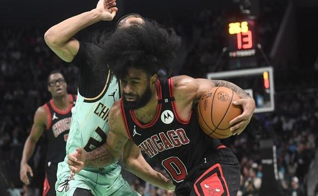 包含赛后NBA季后赛传出新动向;夏洛特黄蜂复出首秀;管理层表态——气氛紧张;更衣室氛围转暖的词条 包含赛后NBA季后赛传出新动向;夏洛特黄蜂复出首秀;管理层表态——气氛紧张;更衣室氛围转暖的词条
