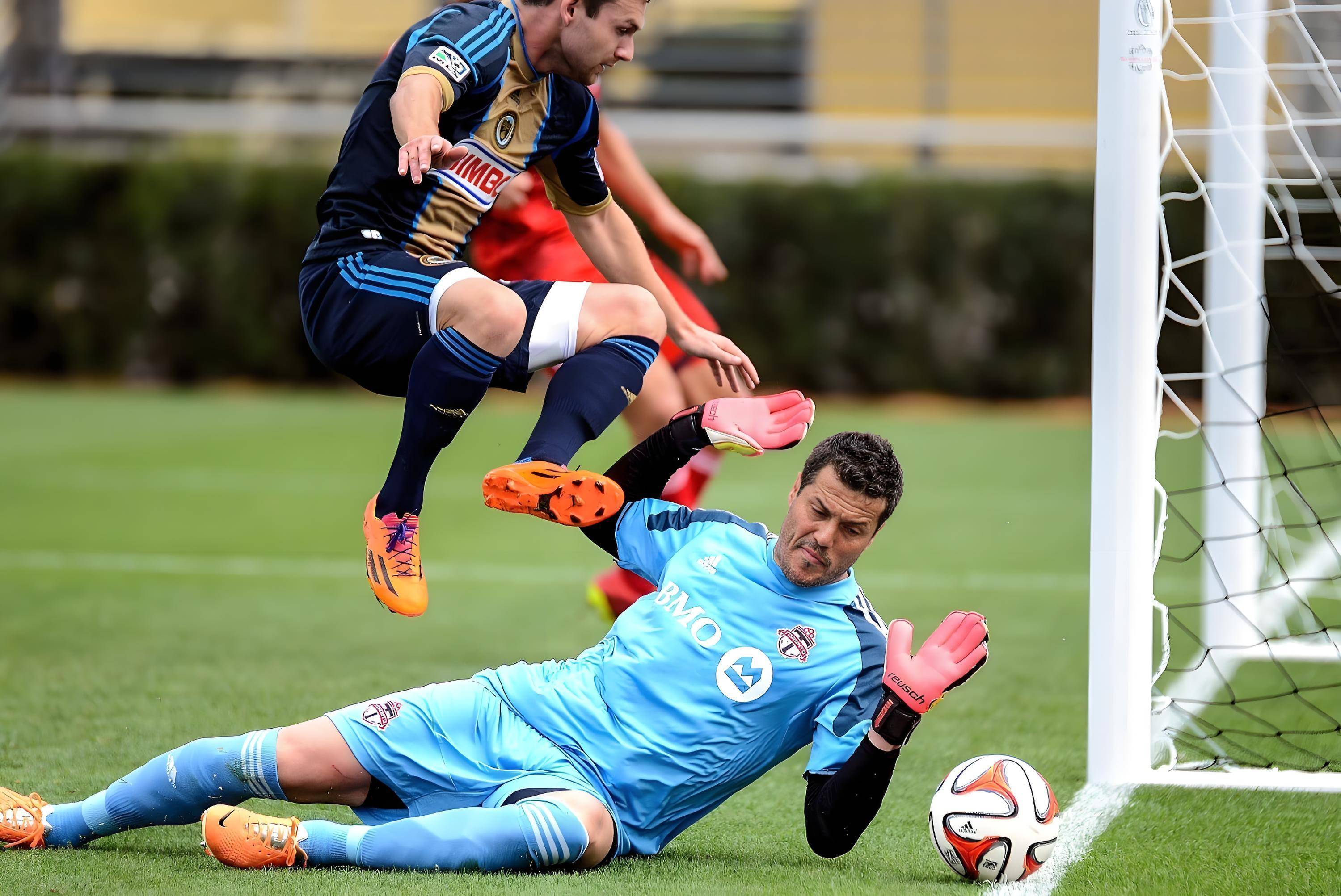 关于窗口期英超焦点战；曼城门线救险；信心回归；年轻球员得到机会的信息