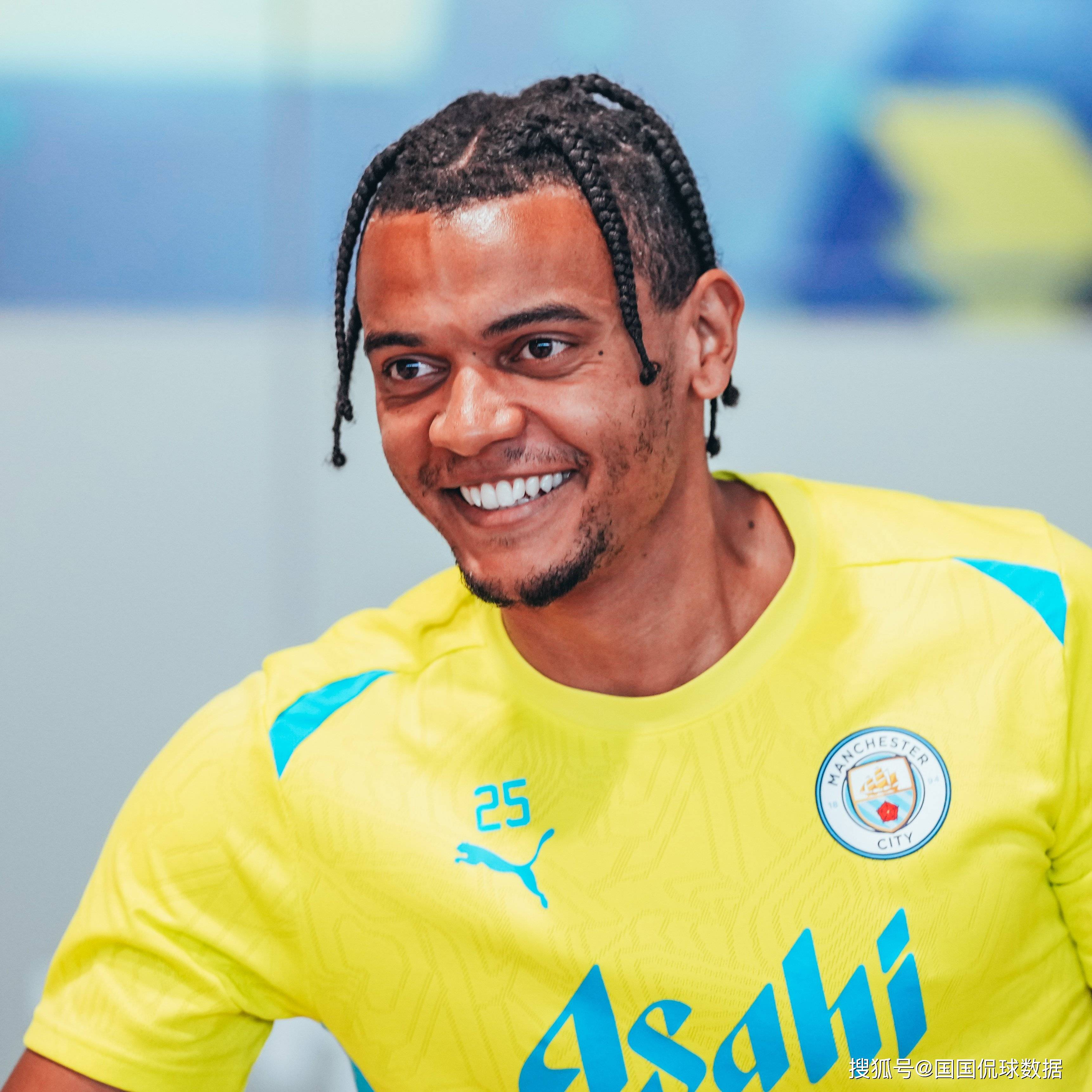 关于窗口期英超焦点战；曼城门线救险；信心回归；年轻球员得到机会的信息