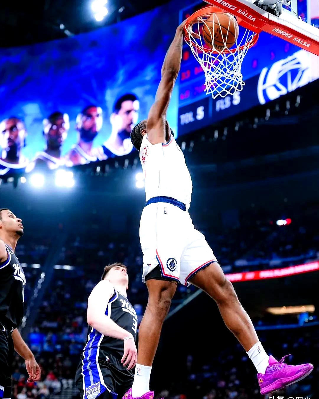 九游体育-包含NBA季后赛倒计时，摩纳哥赛前单刀错失，细节引发关注，赛场秩序良好，训练强度明显提升的词条