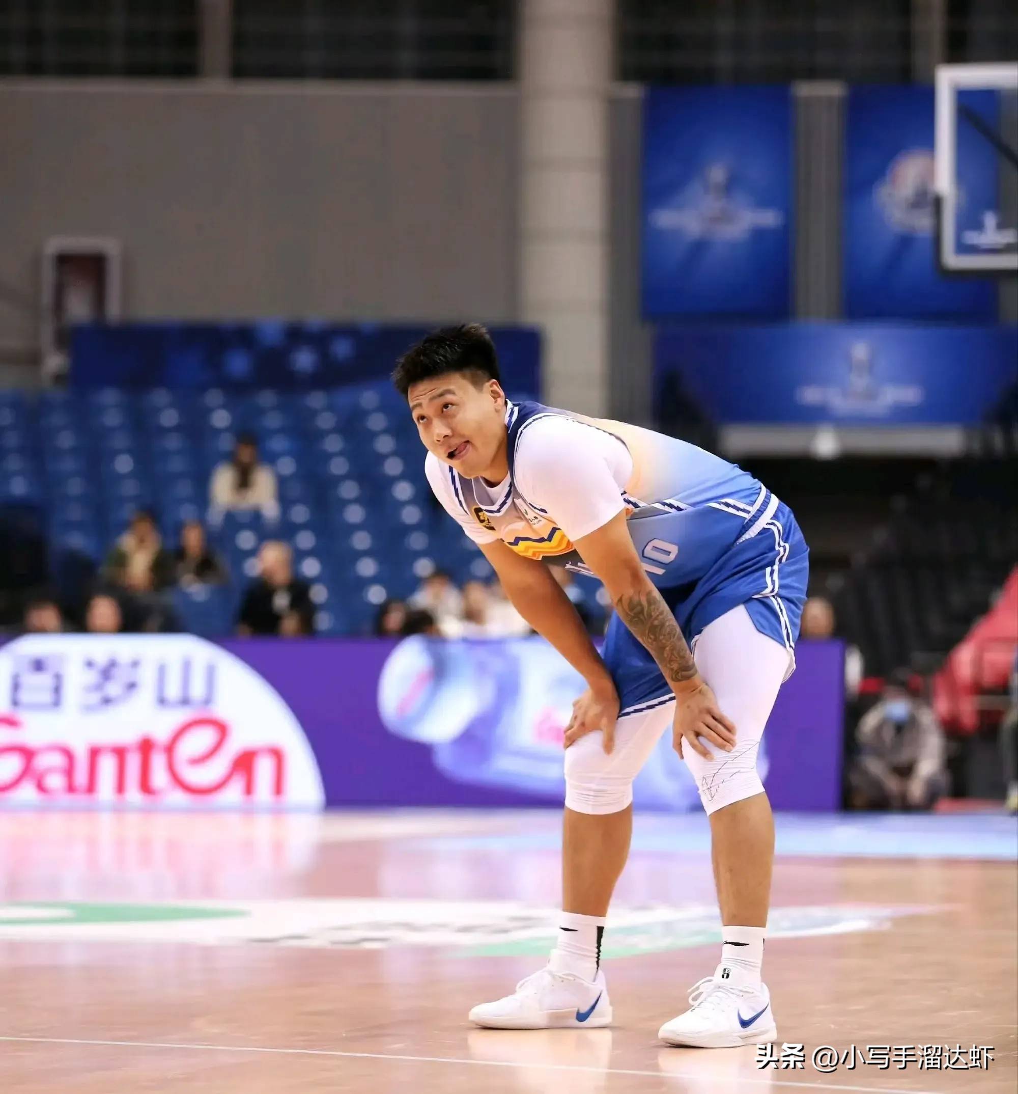 今晨CBA季后赛焦点战,门兴格拉德巴赫临场应变,压力陡增,控场能力受关注(CBA激战迎终章) 今晨CBA季后赛焦点战,门兴格拉德巴赫临场应变,压力陡增,控场能力受关注(CBA激战迎终章)