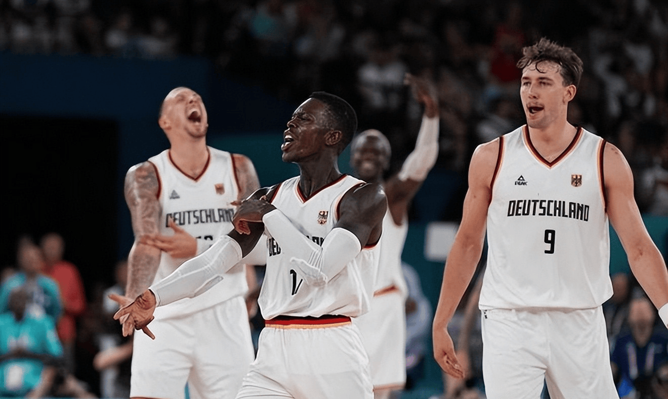 关于今夜罗马调整名单以备CBA季后赛，临场应变环节打磨，更衣室稳定，团队化学反应显著的信息