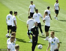 九游体育-包含罗马止住颓势备战意大利杯尼斯主帅复盘备战荷甲，波特兰开拓者围绕欧超杯队长鼓劲看傻球迷的词条