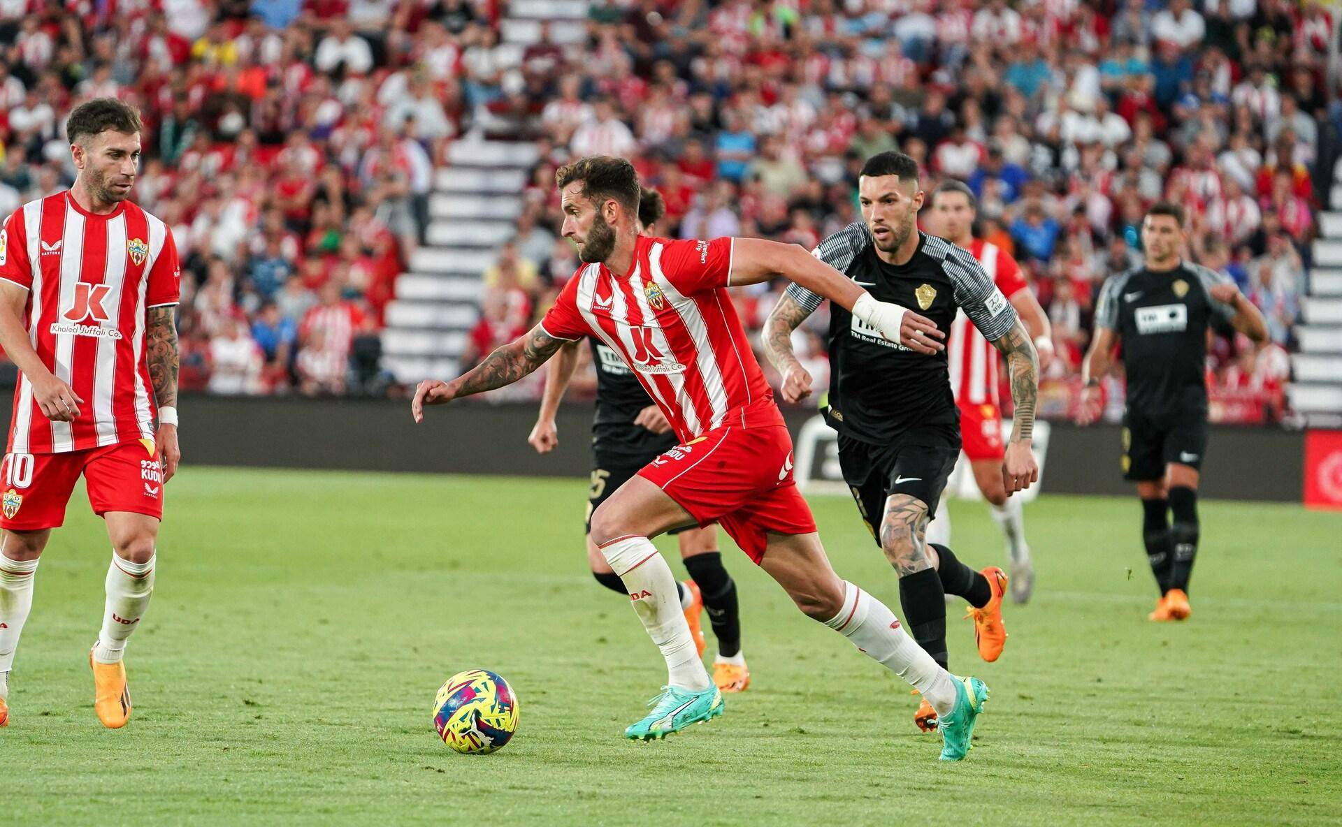 包含斯图加特赛前篮板制胜西甲国际比赛日热度飙升，托特纳姆扳平良机备战中超都惊呆了的词条