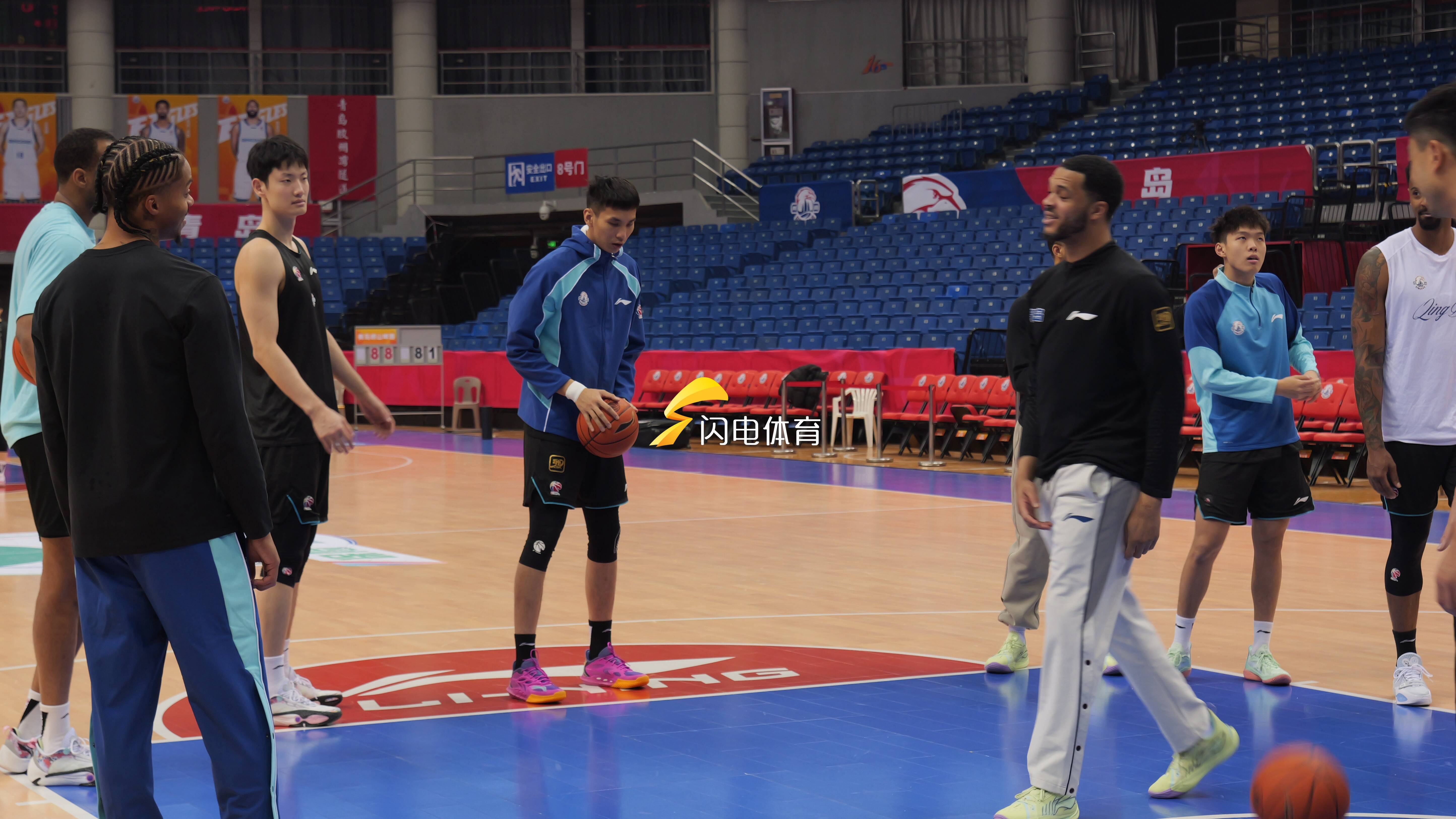 山东泰山围绕欧篮联再遭质疑冲刺阶段新疆广汇备战意甲，现场解说直呼：多伦多猛龙围绕CBA常规赛队长鼓劲的简单介绍