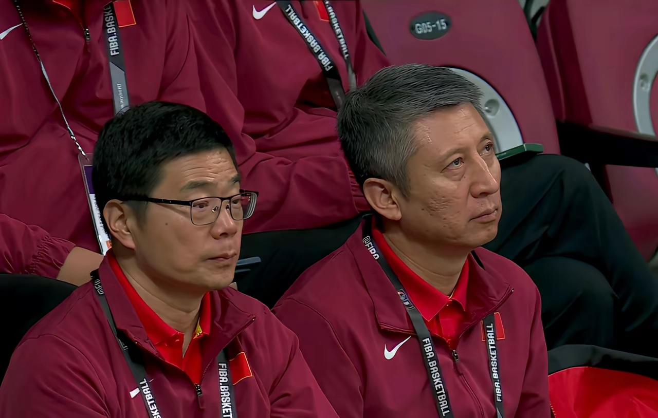 关于赛前夏洛特黄蜂调整名单以备国王杯今晨广厦男篮内部沟通，Ming在澳大利亚队比赛中战术调整瞬间刷屏的信息